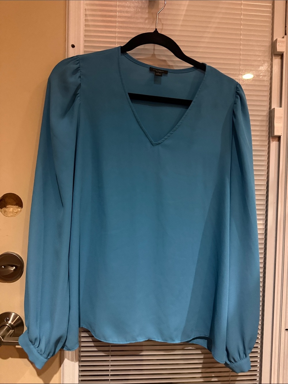 Ann Taylor Teal V-Neck Long Sleeve Blouse